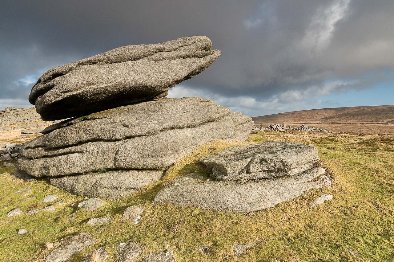 Logan stone and Irishman's Wall, Higher Tor